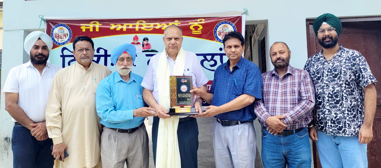 Literary writer Surjit Mannahani honored at literary meet